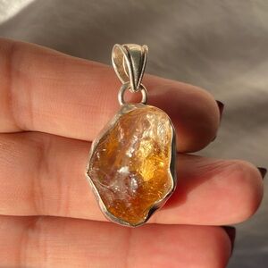 Sterling silver pendant with citrine stone